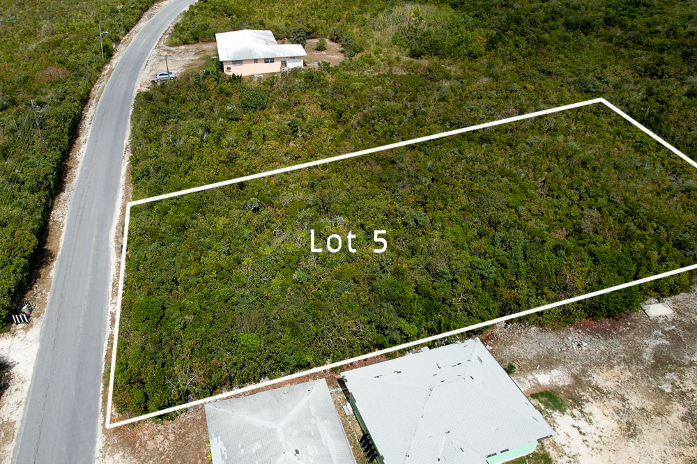 Vacant Lot one lot from the beach in Victoria Hills, San Salvador